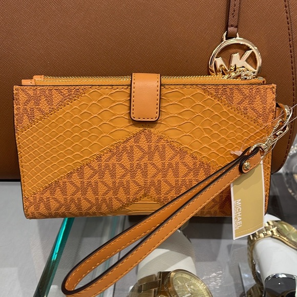 MICHAEL KORS JST LG DOUBLE ZIP WRISTLET WALLET PHONE HOLDER 
CIDER
NWT - Picture 16 of 16